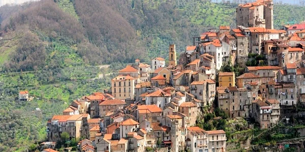 Immagine per Laureana Cilento: Passeggiata Ecologica per Unire Natura e Comunita